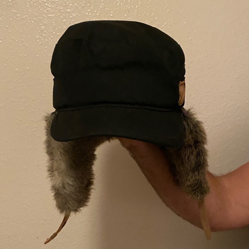 Fjallraven Woodsman Cap - Black with Brown Accent Fur - Picture 2 of 6